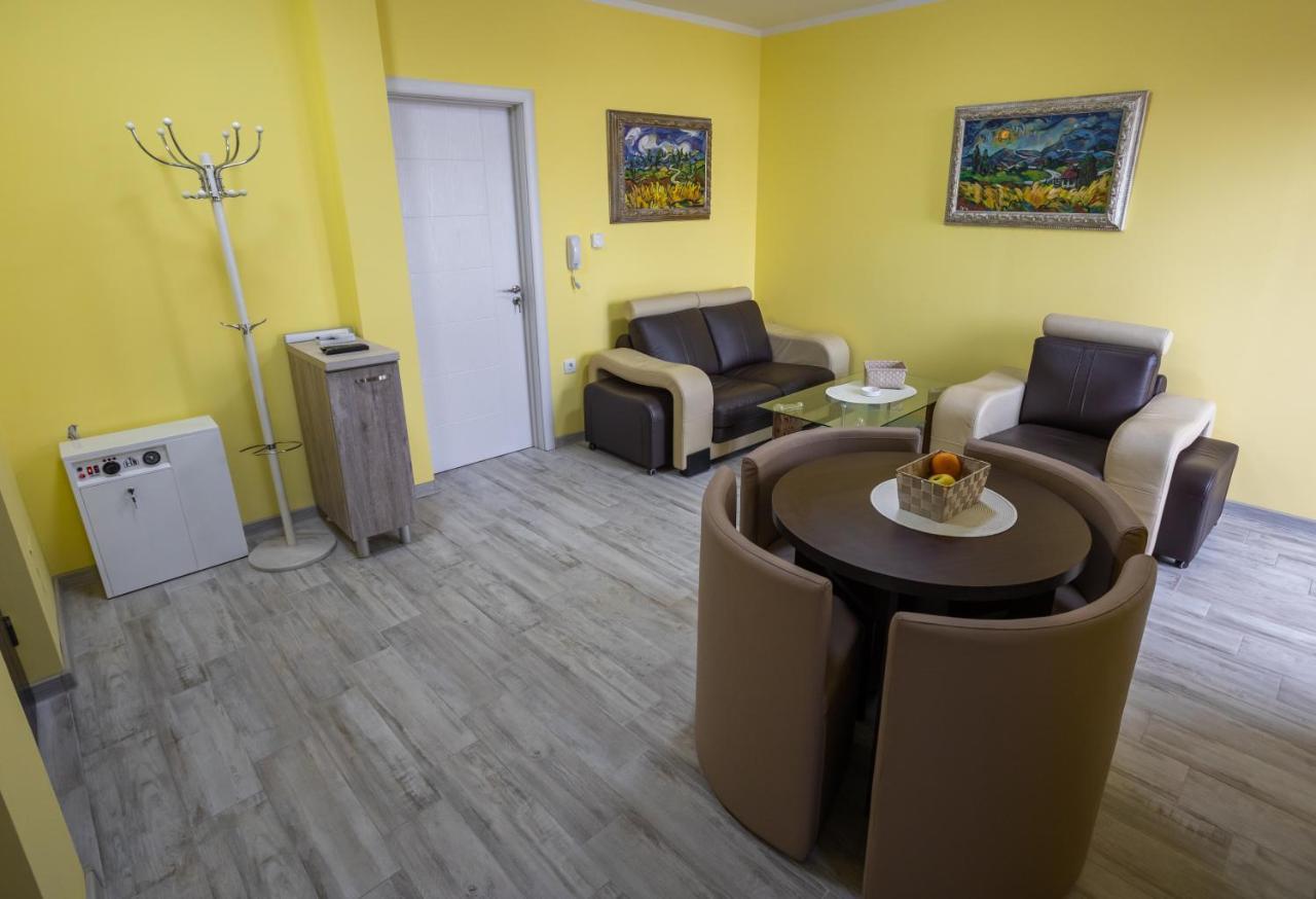 Mici Luxury * Ledine